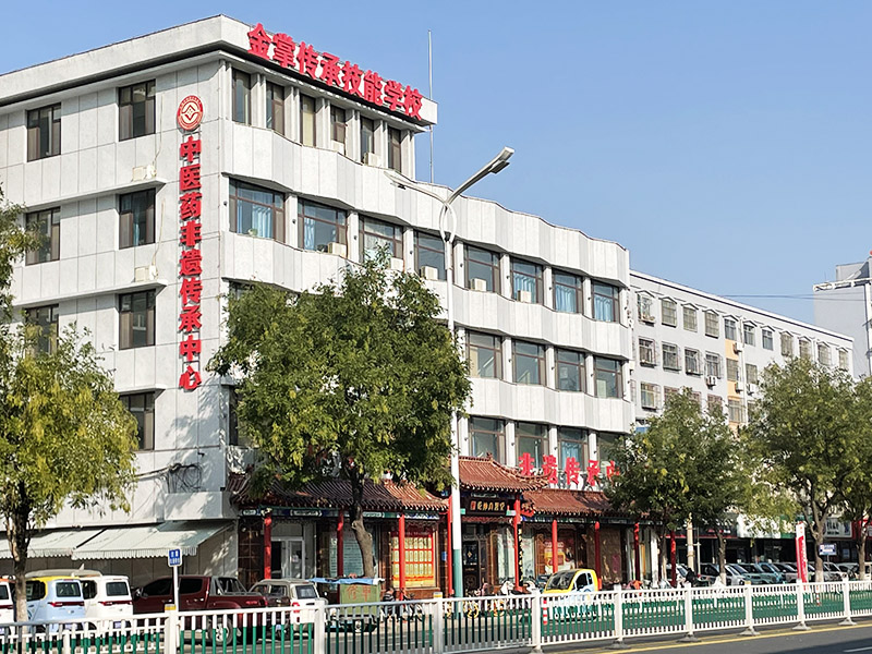 學(xué)校側(cè)面